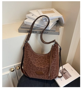 Detail of leopard print hobo bag with suede texture and premium leather strap