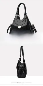 Détails du sac bandoulière noir plissé avec fermoir doré et poches zippées