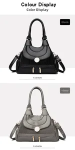Détail du sac bandoulière plissé avec rabat demi-rond et poches zippées dorées