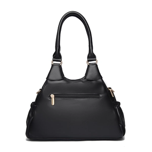 Sac à bandoulière noir minimaliste avec plis, fermeture éclair dorée et poches latérales