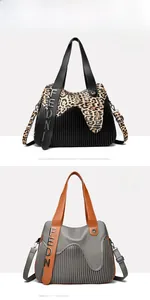 Vue détaillée des sacs en cuir texturé avec larges bandoulières et lettres FEDN en métal