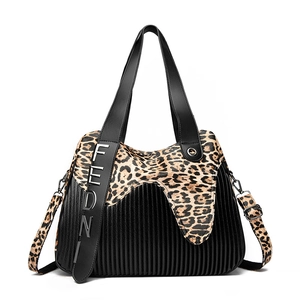 Sac fourre-tout élégant avec motif léopard et large bandoulière noire robuste