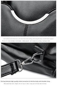 Détails des crochets argentés et de la texture cuir de litchi noir du sac à main