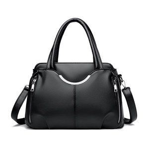 Sac à main minimaliste en cuir noir pour femme avec détails argentés et doubles poignées