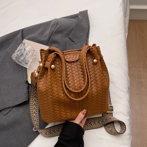 Women Woven Bucket Bag PU Leather Large Capacity Vintage Fashion Crossbody Handbag With Detachable Wide Jacquard Strap