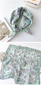 Detailansicht eines hellgrünen Baumwoll-Leinen-Schals mit Gänseblümchen-Print und Saum