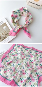 Detail eines geblümten Baumwoll-Leinen-Halstuchs mit rosa Rändern und Blattmustern