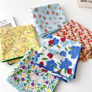 Foulards carrés en coton pour femmes avec motifs floraux vintage et design pastoral