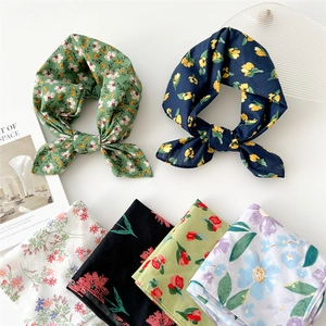 Petits foulards carrés en coton et lin respirants avec divers motifs floraux
