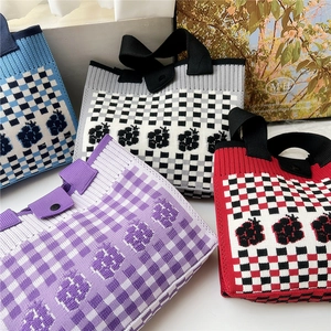 Knitted tote bags with floral checkerboard patterns in blue, grey, purple and red