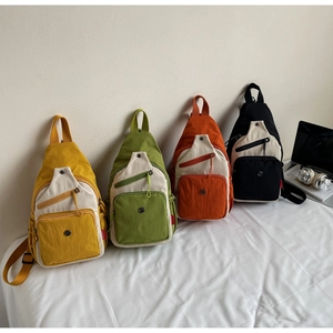 Sacs bandoulière en toile colorée jaune, vert, orange et noir avec design multi-poches