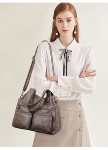 Sac bandoulière rétro en cuir marron foncé avec plusieurs poches zippées fonctionnelles