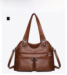 Vue de face d'un sac bandoulière vintage marron en cuir avec plusieurs poches zippées