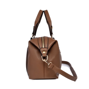 Borsa Boston marrone a grana con hardware dorato e tracolla rimovibile per uso quotidiano
