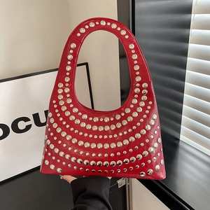 Damen PU Leder Hobo Tasche Silberne Nieten Unterarm Umhängetasche Punk Street Fashion Große Kapazität