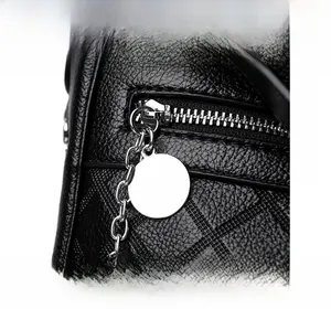 Detail of lychee pattern cowhide leather bag with silver zipper and chain hardware