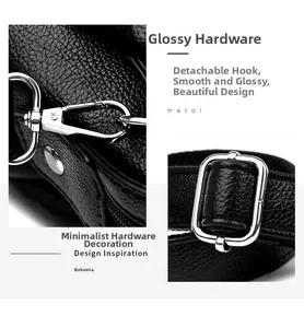 Detalle de los herrajes plateados y el gancho ajustable en el bolso de cuero negro