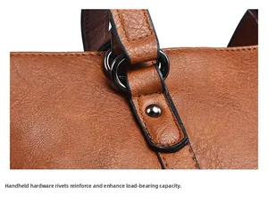 Detailaufnahme der Metallringe und verstärkten Nieten am braunen Shopper für Haltbarkeit