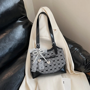 Fashionable black and white plaid bucket bag with lace bow and pearl heart charm