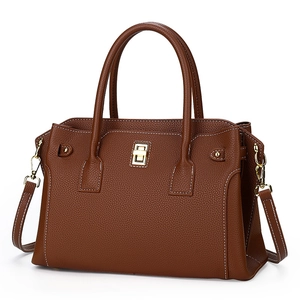 Borsa tote in pelle marrone con cuciture bianche a contrasto e chiusura in oro