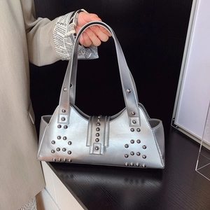 Sac À Épaule À Rivets Rétro Femmes Simili Cuir Brillant Y2K Punk Sac Sous L'Aisselle Grande Capacité Mode