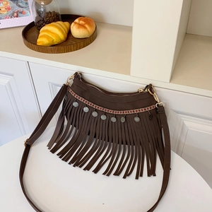 Sac à bandoulière vintage bohème en daim marron avec franges et motifs géométriques