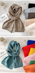 Detailansicht des hohlgestrickten Rautenmusters auf weichen Schals in diversen Farben