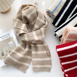Two-tone striped knitted scarf for women with ribbed edges and soft winter fabric