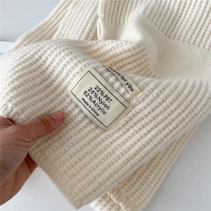 Chic knit scarf in off-white featuring high-quality acrylic and nylon blend fabric texture