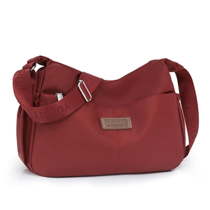 Sac bandoulière en nylon rouge foncé imperméable avec sangle réglable pour femme