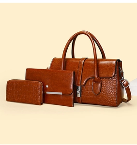 Ensemble de trois sacs à main vintage en cuir marron avec détails en relief crocodile
