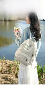 Détails du sac à dos léger en nylon imperméable crème avec compartiments à fermeture éclair