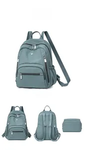 Vue latérale d'un sac à dos en nylon imperméable avec plusieurs poches et fermetures éclair