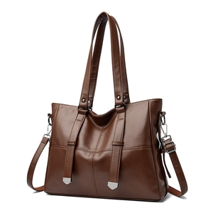 Sac fourre-tout tendance marron foncé en cuir grainé avec poignées et bandoulière
