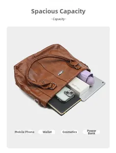 Detailansicht der Innenseite einer braunen Vintage-Tasche mit großem Fassungsvermögen