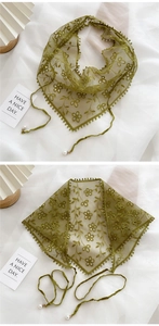 Détails de broderie sur foulard triangle en dentelle verte avec perles et franges