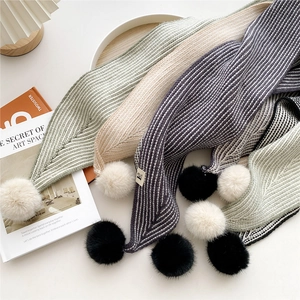Écharpes longues à rayures tricotées avec pompons en menthe, beige et gris d'hiver