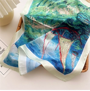 Detaillierte Makroansicht des Seidensatin-Quadrattuchs mit Van Gogh Ölgemälde-Druck