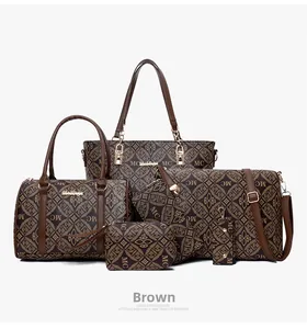 Détail de l'ensemble de 6 sacs à main marrons avec motif monogramme classique chic