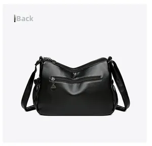 Vue arrière détaillée d'un sac bandoulière en cuir noir avec poche zippée pratique