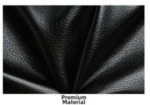 Gros plan sur le cuir synthétique noir de qualité avec texture grainée de ce sac à main