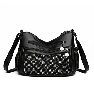 Sac à bandoulière vintage en cuir noir avec motif rivets diamant et grande capacité