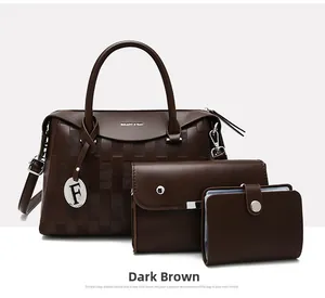 Ensemble trois pièces en cuir marron foncé avec sac à main, pochette et portefeuille