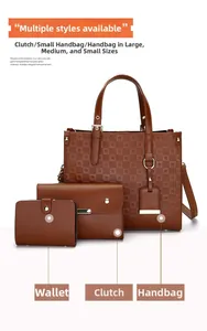 Détail de l'ensemble sac à main marron gaufré avec pochette et portefeuille assortis