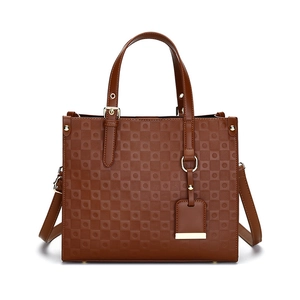 Sac fourre-tout marron foncé gaufré avec motif à carreaux et bandoulière amovible