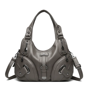 Borsa a mano in pelle martellata con tasche multiple a zip e tracolla staccabile