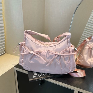 Sac fourre-tout en nylon rose clair chic avec nœuds coulissants et bandoulière réglable