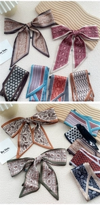 Détail de foulards étroits soyeux aux motifs bohèmes et pointes effilées pour cheveux et sacs