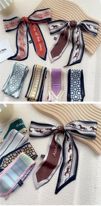 Détails de foulards en soie imprimés aux motifs géométriques sur support en bois