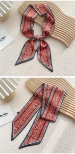 Détail du foulard en soie à motif cachemire rouge avec bordure contrastée